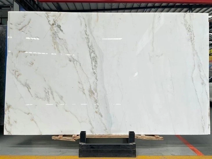 Calacatta-Gold-Marble-for-Slab-Tiles-Countertop.webp(001)